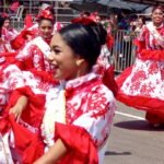 El color rojo simboliza energía, valentía y pasión, impulsando decisiones conscientes y bienestar emocional mediante la acción reflexiva.